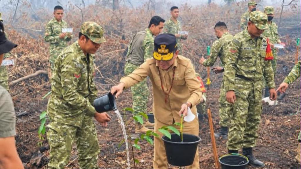Gubernur Kalteng dan Pangdam XXII Tanam Pohon di Tumbang Nusa