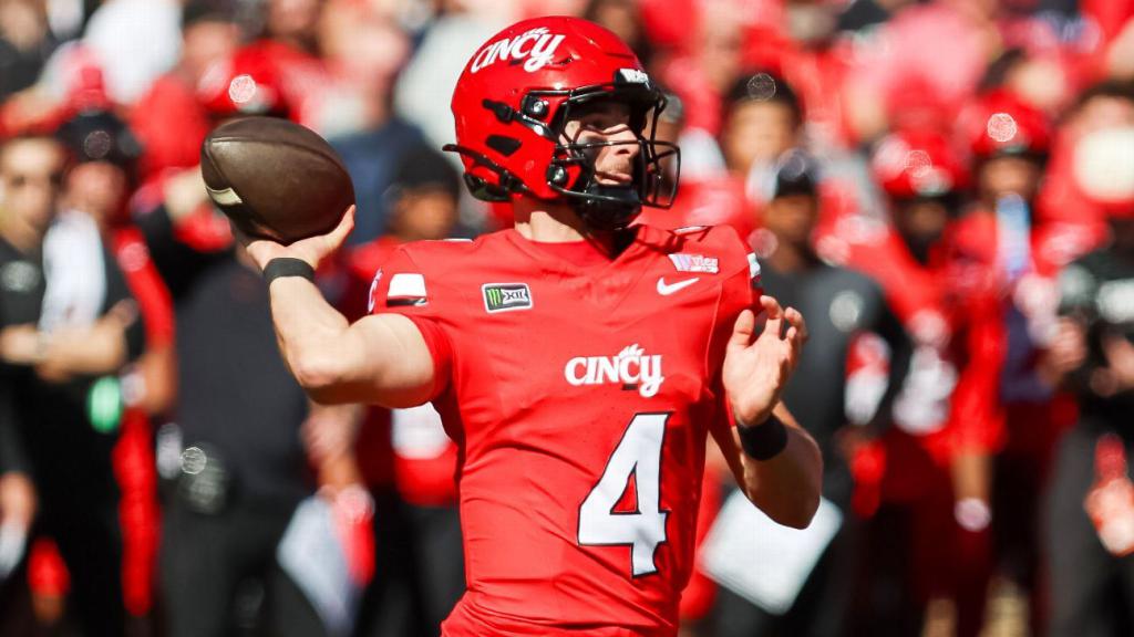 Cincinnati Kejutkan Texas Tech Peringkat 8, Cole Tabb 173 Yard dan Empat TD French