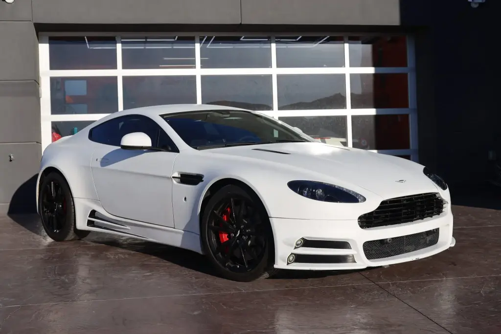 Aston Martin V8 Vantage GT 2015 Dijual, Odometer Baru 12 Ribu Mil