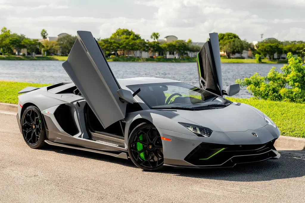Lamborghini Aventador Ultimae Coupe 2022 dengan 143 Mil Ditawarkan di Florida
