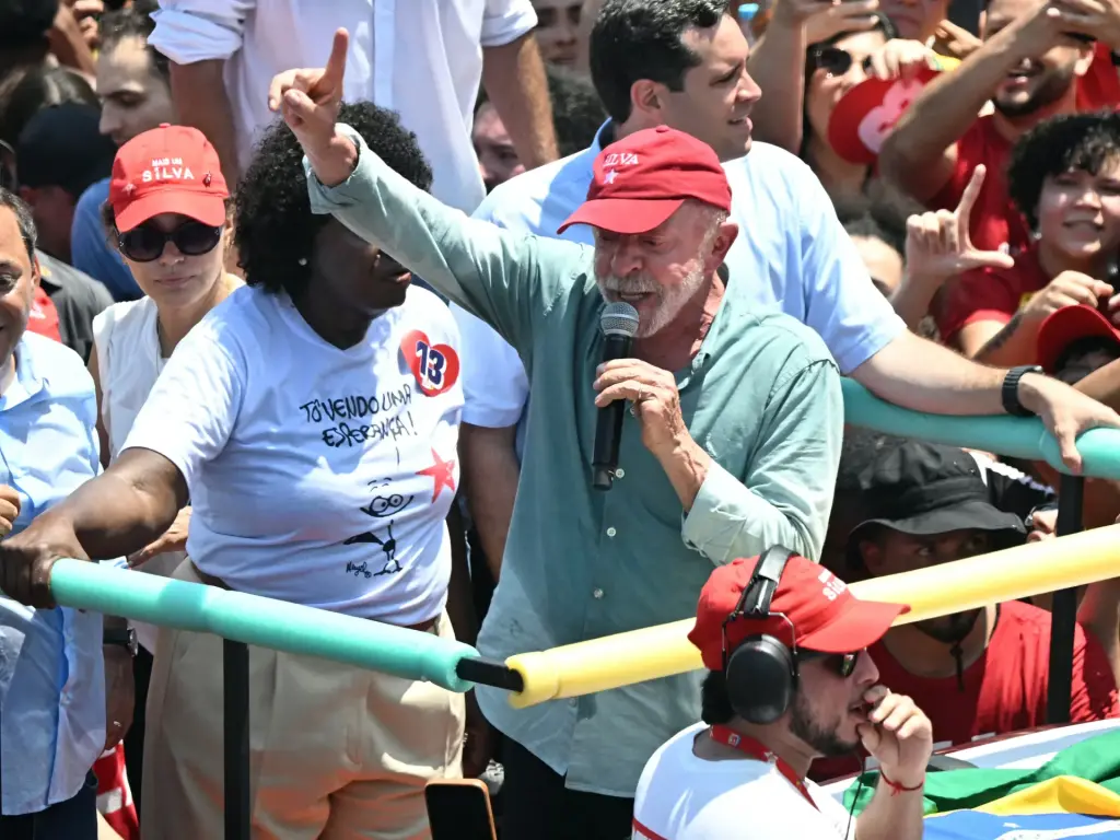 Lula dan Bolsonaro Pamer Kekuatan di Rapat Akbar Jelang Pilpres Brasil