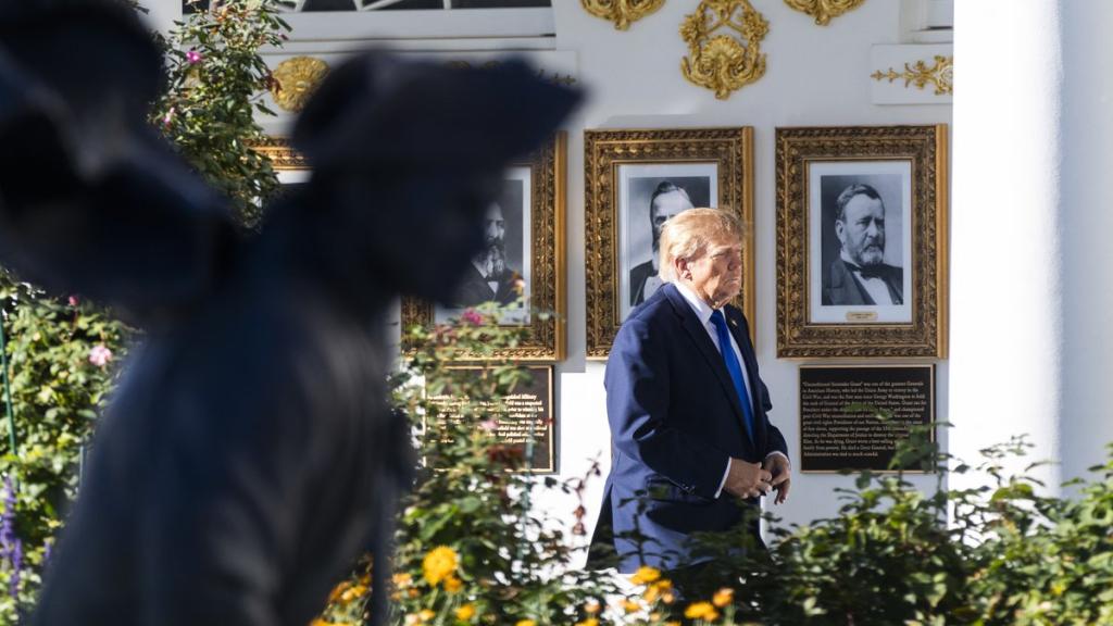 Obama Sindir Dekorasi Emas Gedung Putih di Kampanye Ohio