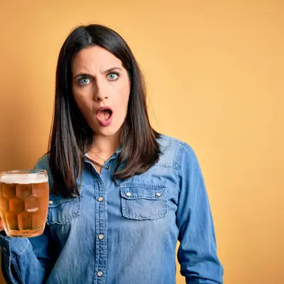 Studi: Dua Minuman Beralkohol Sehari Tetap Berisiko bagi Kesehatan