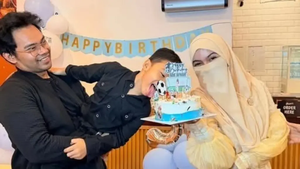Insanul Fahmi dan Wardatina Mawa Rayakan Ulang Tahun Afnan Bersama Meski Bercerai