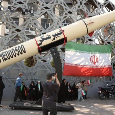 Iran Tegaskan Tak Akan Izinkan Kapal Militer AS Masuk Teluk Persia
