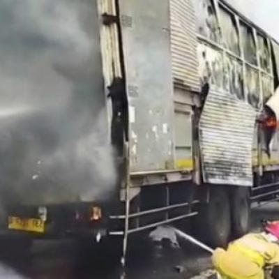 Truk Ekspedisi Hiba Logistik Terbakar di Tol Kanci-Pejagan, Paket Konsumen Hangus