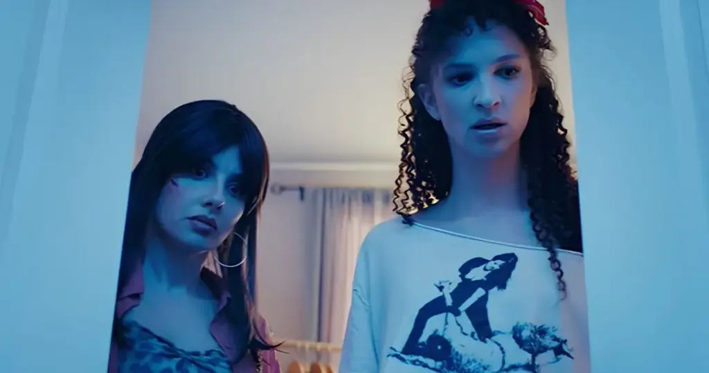 Trailer Dead Giveaway Tampilkan Mikaela Hoover dan Ruby Modine