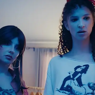 Trailer Dead Giveaway Tampilkan Mikaela Hoover dan Ruby Modine