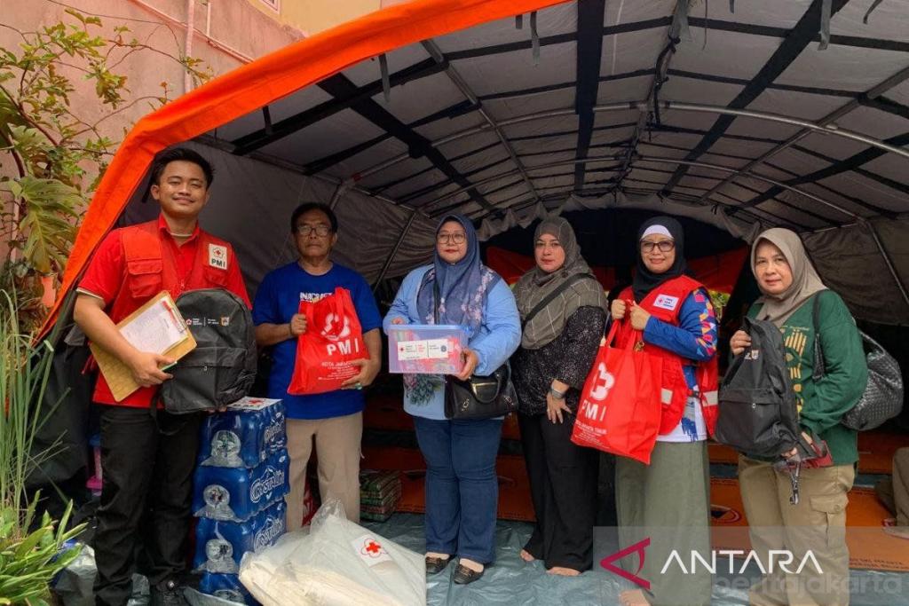 Pemkot Jaktim Salurkan Bantuan untuk Penyintas Kebakaran Rawamangun