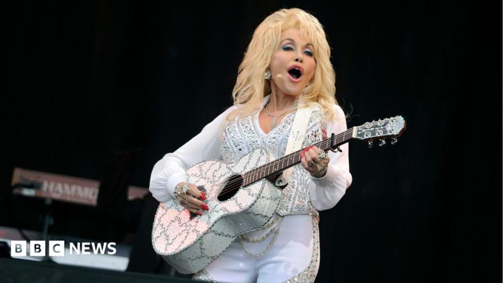 Lirik Versi Wales Jolene Dolly Parton Keliru Diunggah ke Spotify dalam Bahasa Irlandia