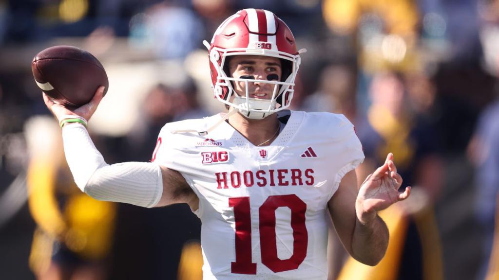 Josh Hoover Bawa Indiana Menang 13-6 di Michigan, Pertama Sejak 1967