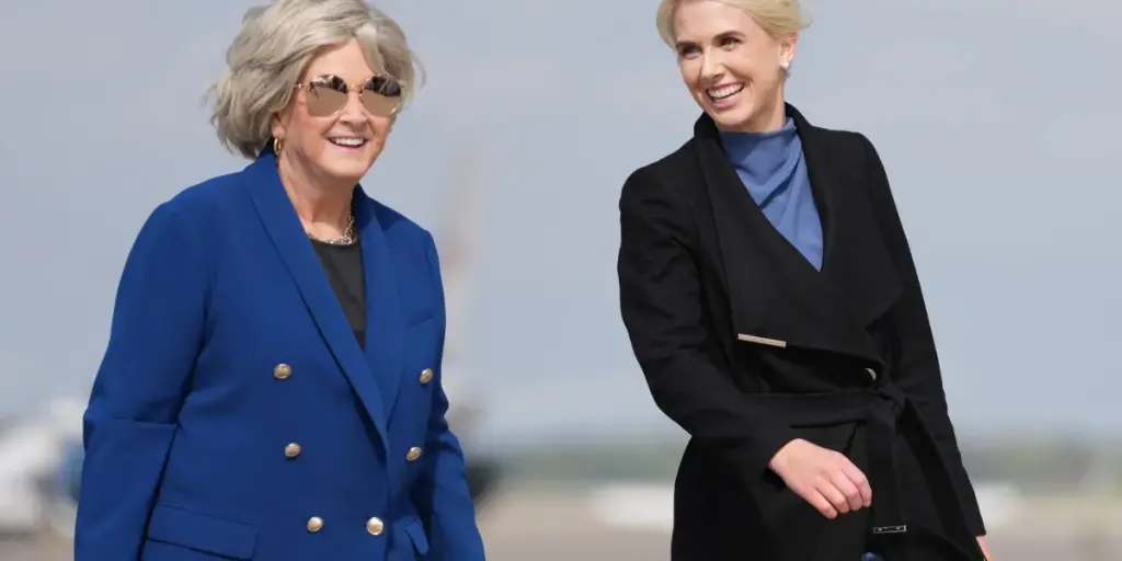 Siapa Saja yang Naik Air Force One, Cermin Lingkaran Dalam Trump