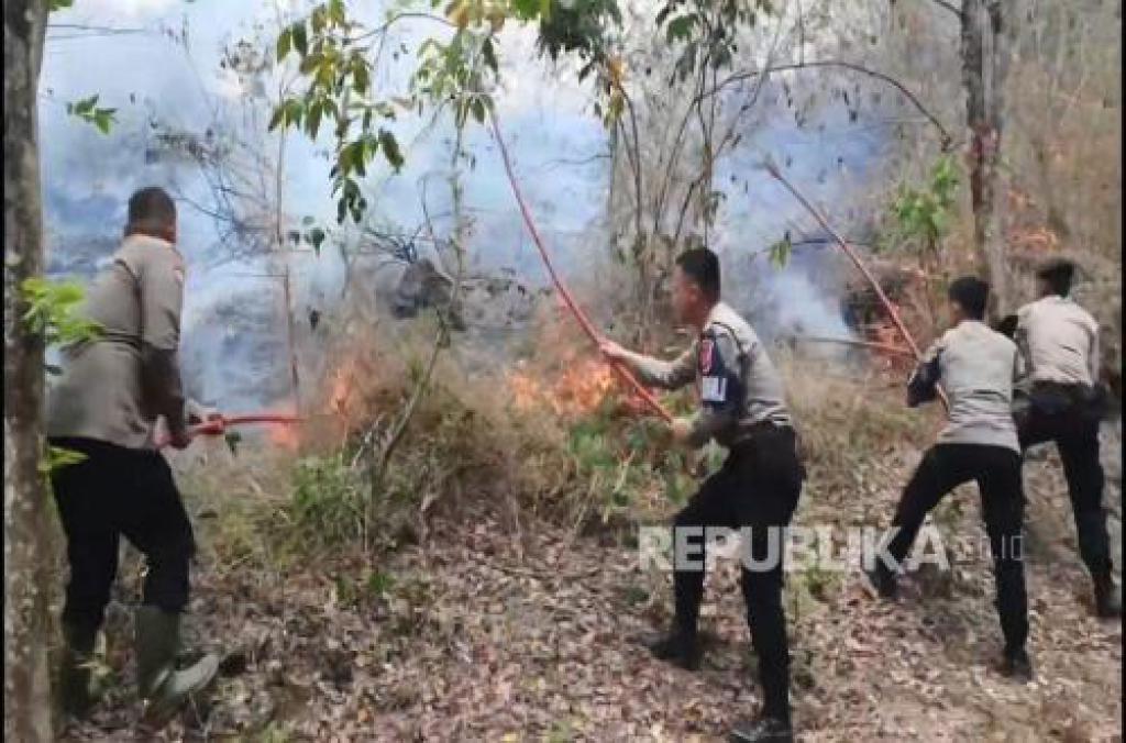 Kebakaran Gunung Ciremai Mulai Terkendali, 300 Personel Lanjut Pendinginan