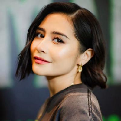 Prilly Latuconsina Tawarkan Bahas Buku Omara Esteghlal, Netizen Menolak
