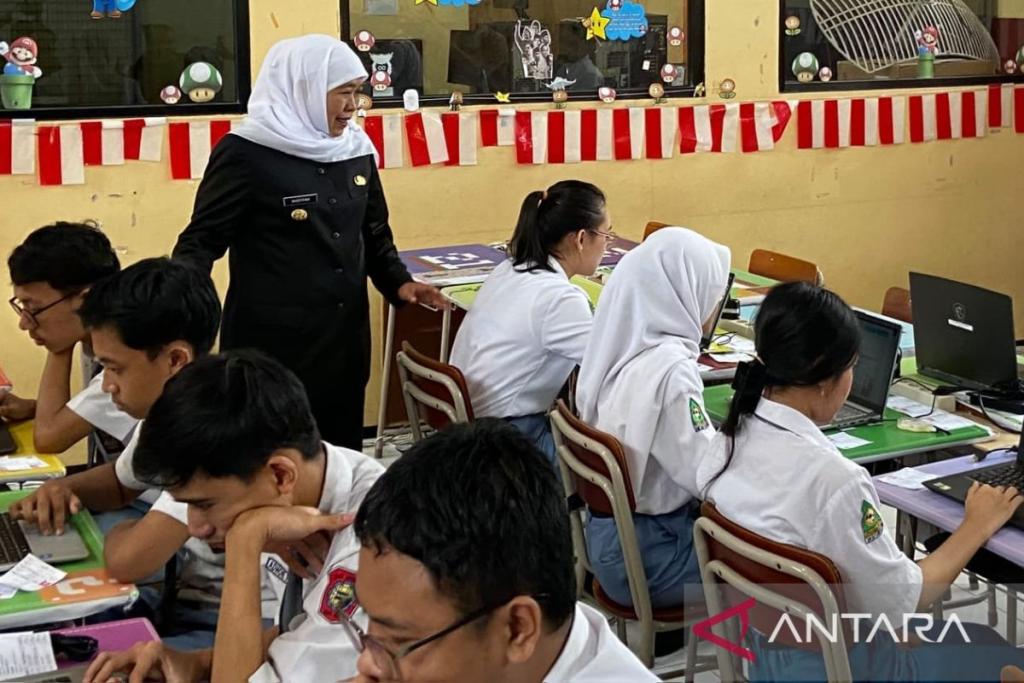 Khofifah Minta Disdik Jatim Pastikan TKA Bebas Kendala Teknis