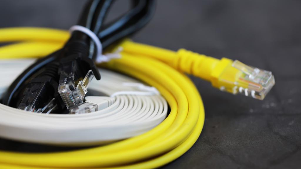 Mengapa Kawat di Dalam Kabel Ethernet Dipilin Berpasangan