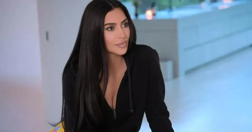Kim Kardashian Ungkap Perawatan Esofagitis, Ingat Mendiang Ayahnya