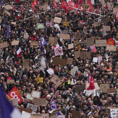 Ratusan Ribu Demonstran Turun ke Jalan di Prancis, Hampir 1.000 Orang Ditangkap