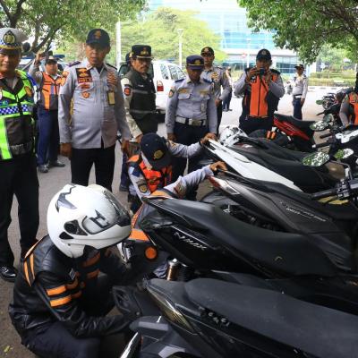 Sudinhub Jakarta Barat Cabut Pentil 179 Motor Parkir Liar di CNI Kembangan