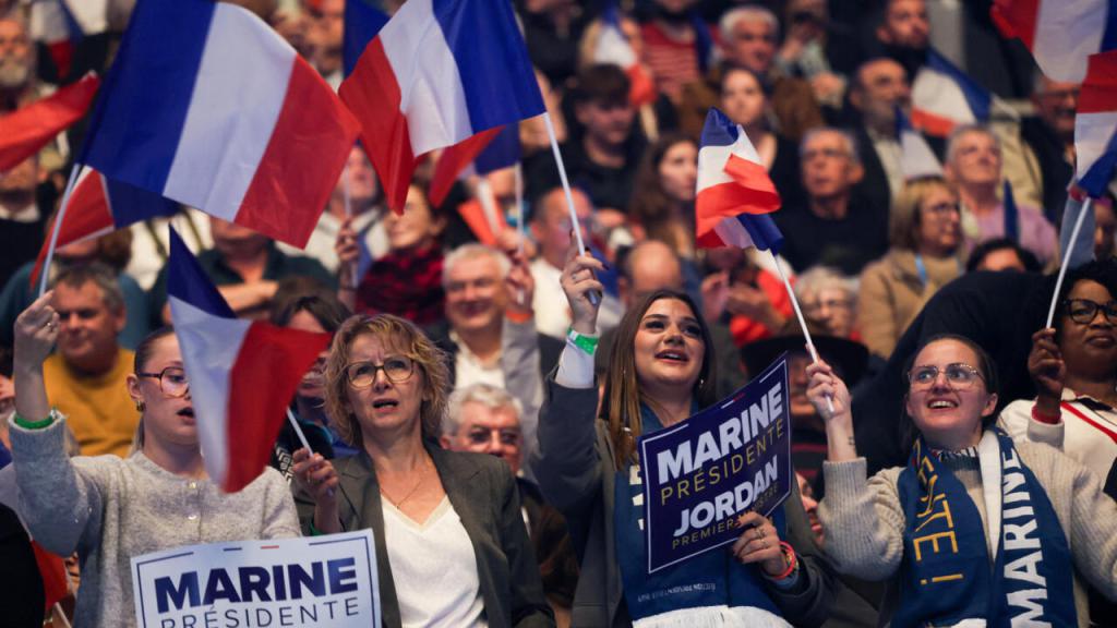Le Pen Buka Kampanye Pilpres Prancis di Tengah Gelombang Protes dan Kerusuhan