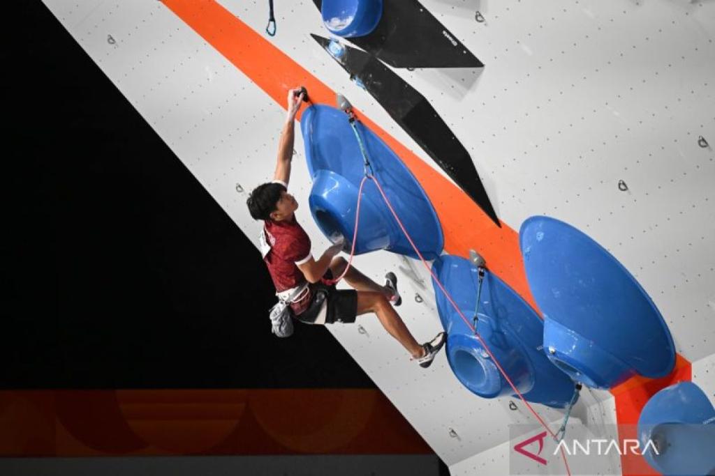Putra Tri Ramadani Raih Perak Nomor Lead World Climbing Series Santiago